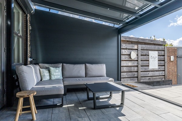 Foto - Verkocht onder voorbehoud: Instapklare ruime tussenwoning uit 1997 met 3 slaapkamers, moderne badkamer, tuin en garage in Heerlen